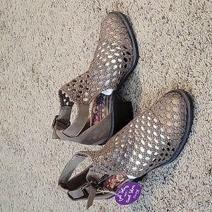 Size 8 blowfish clog mesh type heels.